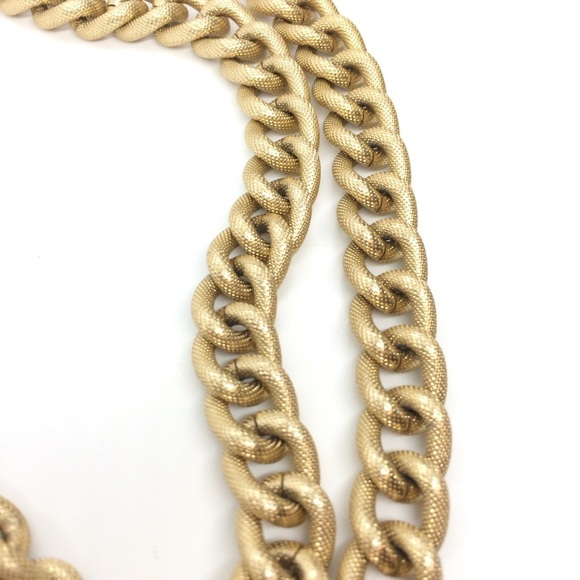 VINTAGE 90S CHUNKY GOLD TONE CURB CHAIN NECKLACE LIGHTWEIGHT MOBWIFE STATEMENT - Picture 12 of 14